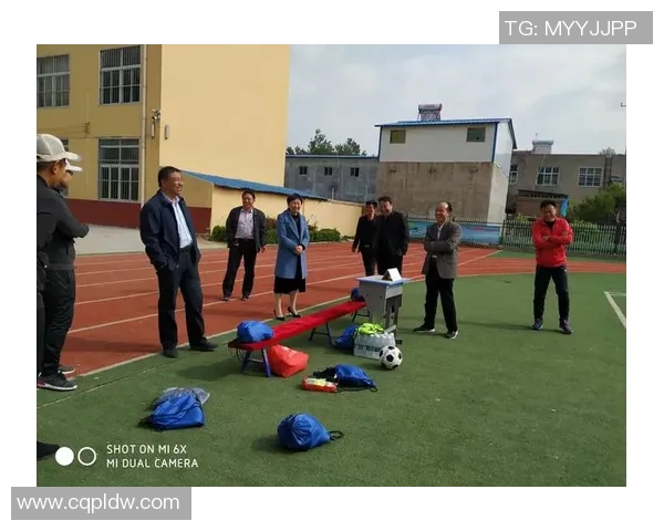 足球明星吊坠钛钢设计灵感来源于绿茵场的激情与荣耀